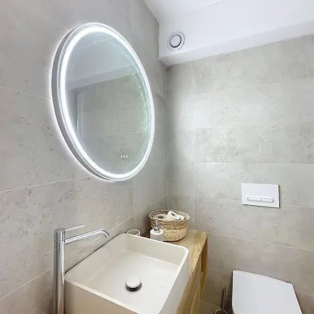 - Bord De Apartment