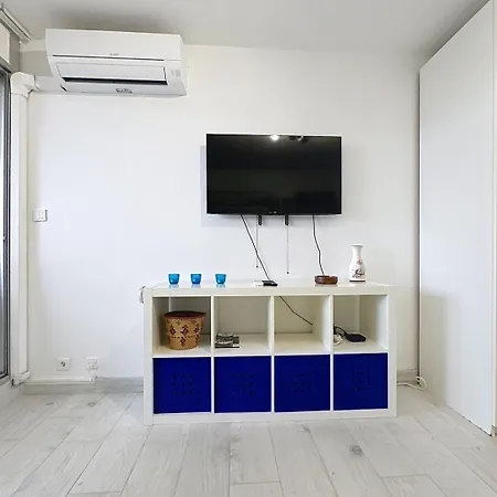 - Bord De Apartment *